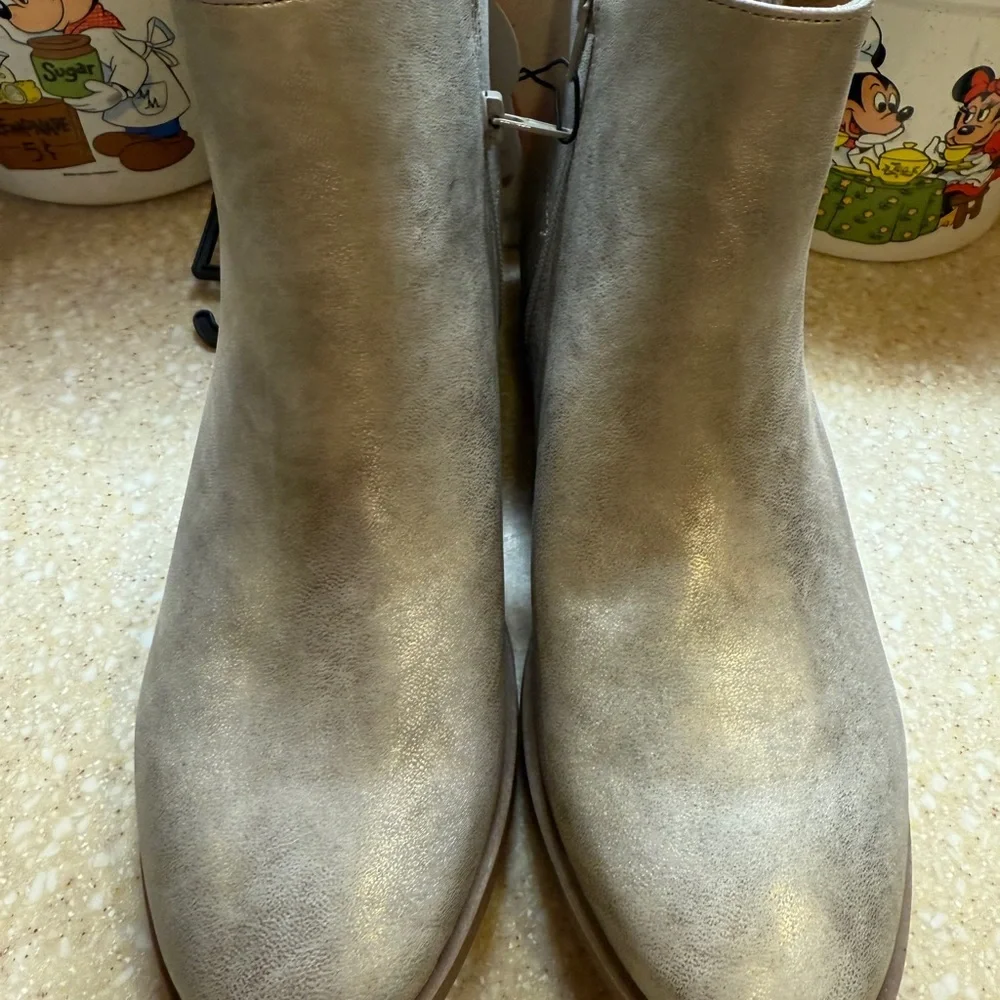 Youth Sz 5 Ankle Boots Side Zip Silver Toupee Shoes Wonder Nation Brand New